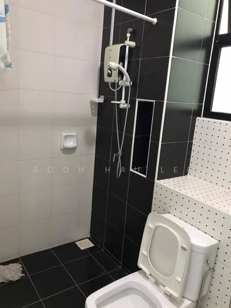 Service Residence for Sale at The Sky Executive Suites - Boon Hau Lee - Bathroom - PropertyGuru.com.my