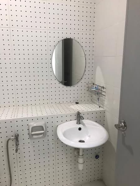 Service Residence for Sale at The Sky Executive Suites - Boon Hau Lee - Bathroom - PropertyGuru.com.my