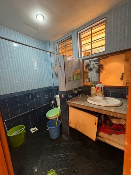 Rumah Flat untuk Dijual di Pangsapuri Jentayu @ Kangkar Pulai - Jack Wong - Bathroom - PropertyGuru.com.my