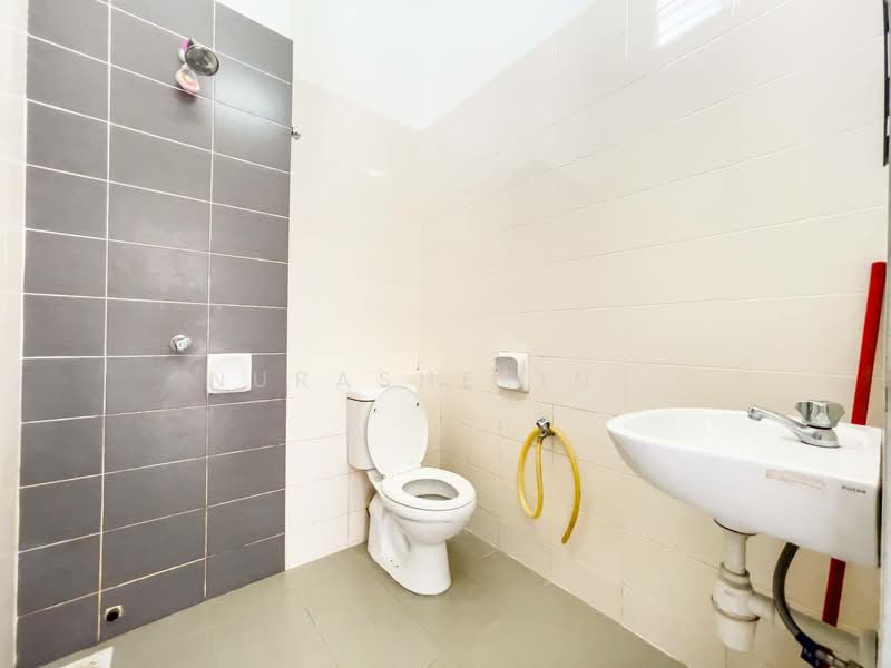 Rumah Teres 2 Tingkat untuk Dijual di Setia Ecohill (Semenyih) - Nurashekin . - Bathroom - PropertyGuru.com.my