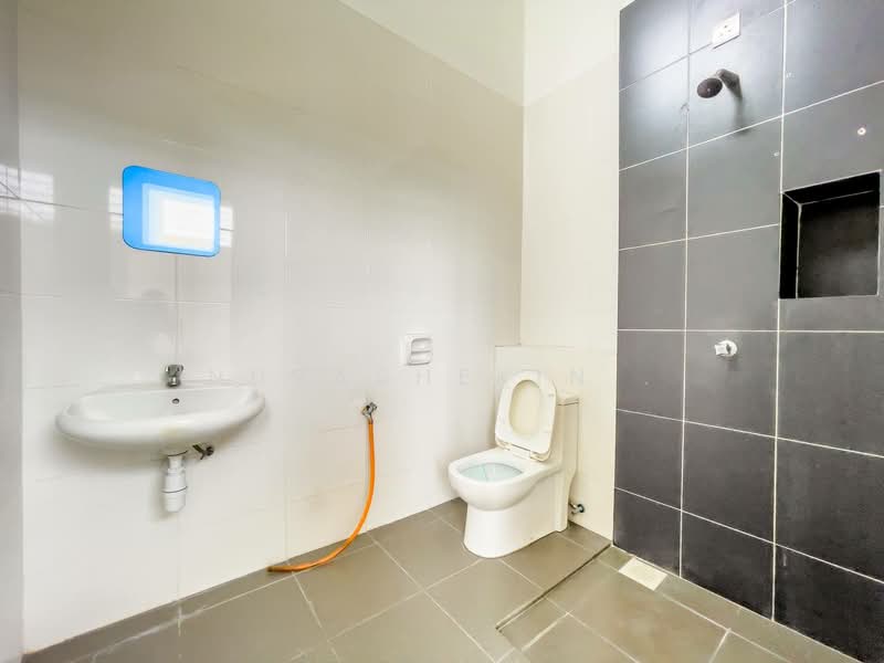 Rumah Teres 2 Tingkat untuk Dijual di Setia Ecohill (Semenyih) - Nurashekin . - Bathroom - PropertyGuru.com.my