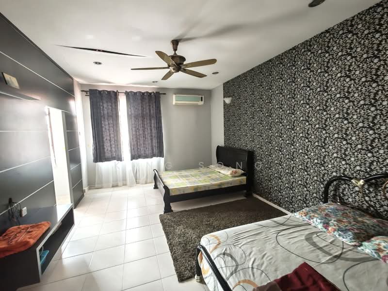 2-storey Terraced House for Sale in Taman Semabok Perdana (Semabok) - King Song - Bedroom - PropertyGuru.com.my