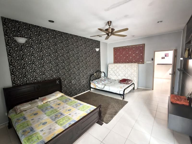 2-storey Terraced House for Sale in Taman Semabok Perdana (Semabok) - King Song - Bedroom - PropertyGuru.com.my