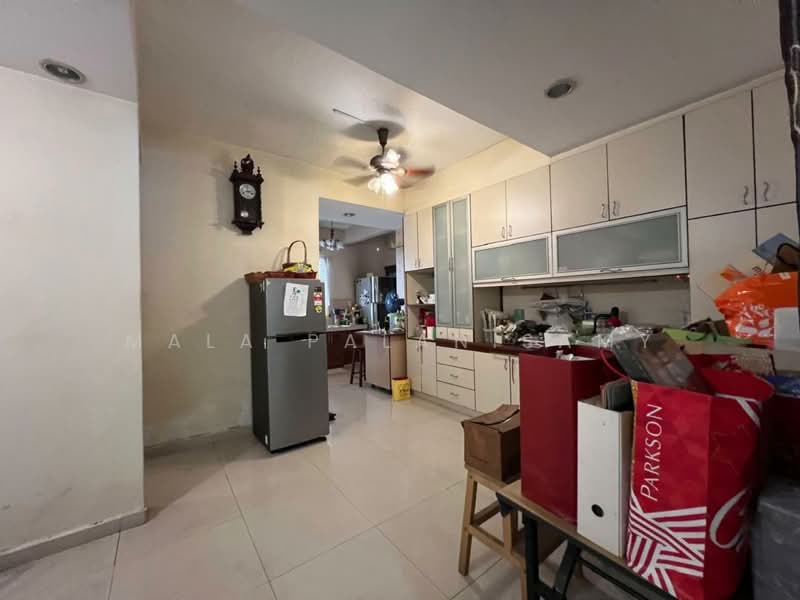 Rumah Teres 2 Tingkat untuk Dijual di Shah Alam (Selangor) - Mala Palanisamy - Kitchen - PropertyGuru.com.my