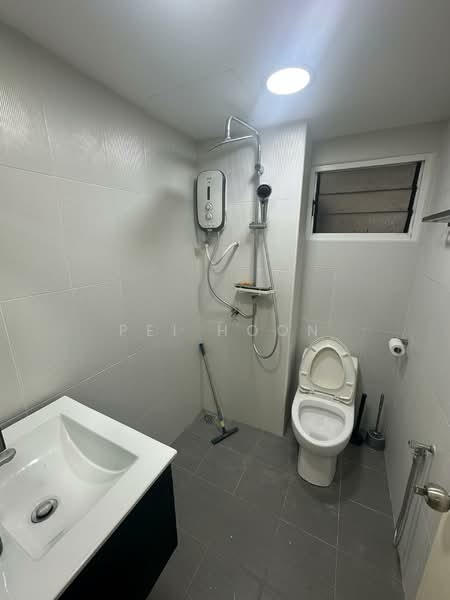Condominium for Sale at Gurney Park Condominium - Pei Hoon - Bathroom - PropertyGuru.com.my