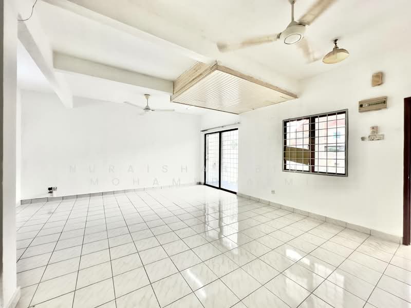 Rumah Teres 2 Tingkat untuk Dijual di Seksyen 7 (Shah Alam) - Nuraishah Binti Mohamed Azmi - Living Room - PropertyGuru.com.my