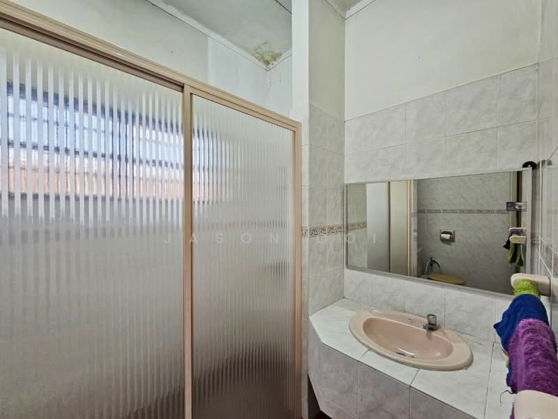 Rumah Teres 2 Tingkat untuk Dijual di Usj 23 (Subang Jaya) - Jason Ooi - Bathroom - PropertyGuru.com.my