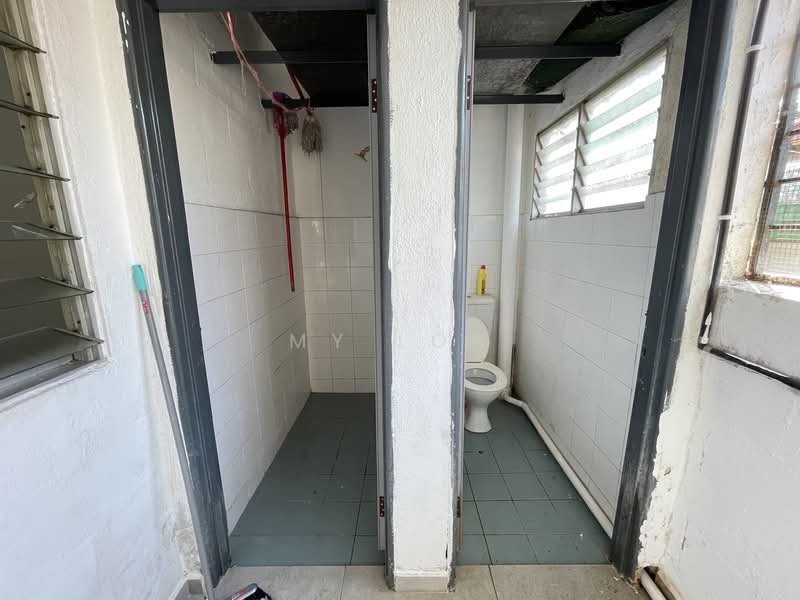 Rumah Flat untuk Dijual di Taman Selayang Makmur - MY Loh - Bathroom - PropertyGuru.com.my