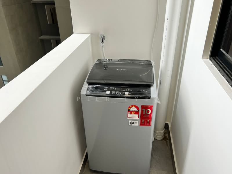 Servis Apartment untuk Disewa di Twin Tower Residence - Pier Lye - Balcony - PropertyGuru.com.my