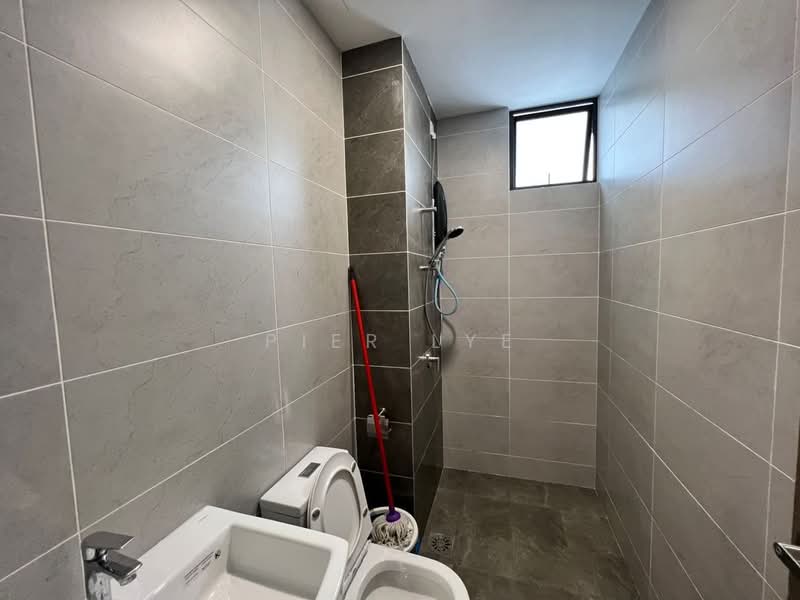 Servis Apartment untuk Disewa di Twin Tower Residence - Pier Lye - Bathroom - PropertyGuru.com.my