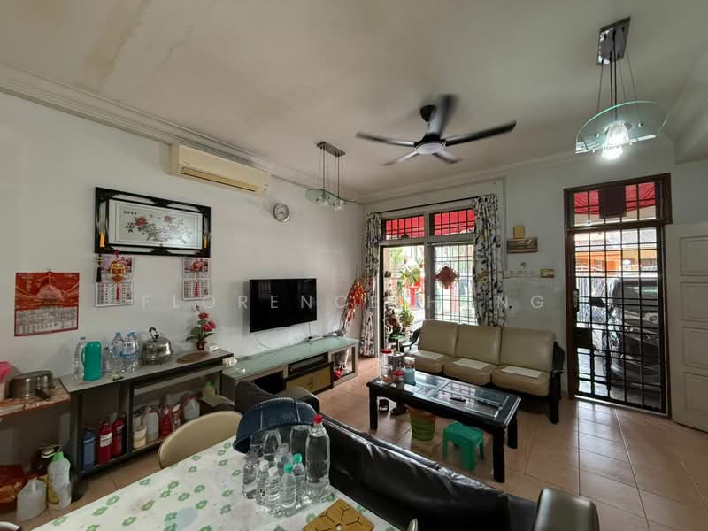Rumah Teres 2 Tingkat untuk Dijual di Taman Setia Indah (Tebrau) - Florence Hong - Living Room - PropertyGuru.com.my