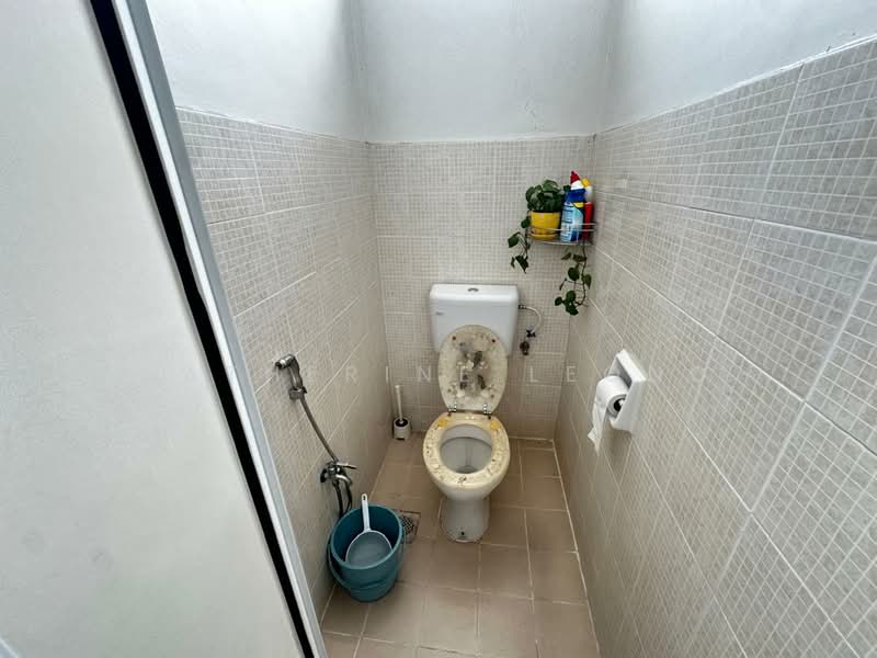 Shop for Sale in Rawang (Selangor) - Katherine Leong - Bathroom - PropertyGuru.com.my