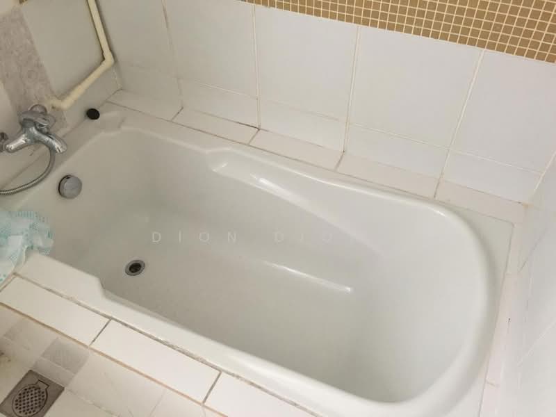 Kediaman Servis untuk Dijual di i-Zen @ Kiara 1 - Dion Diong - Bathroom - PropertyGuru.com.my