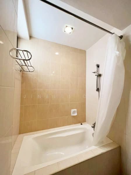 Servis Apartment untuk Disewa di Birch Plaza - Jinelle Ong - Bathroom - PropertyGuru.com.my