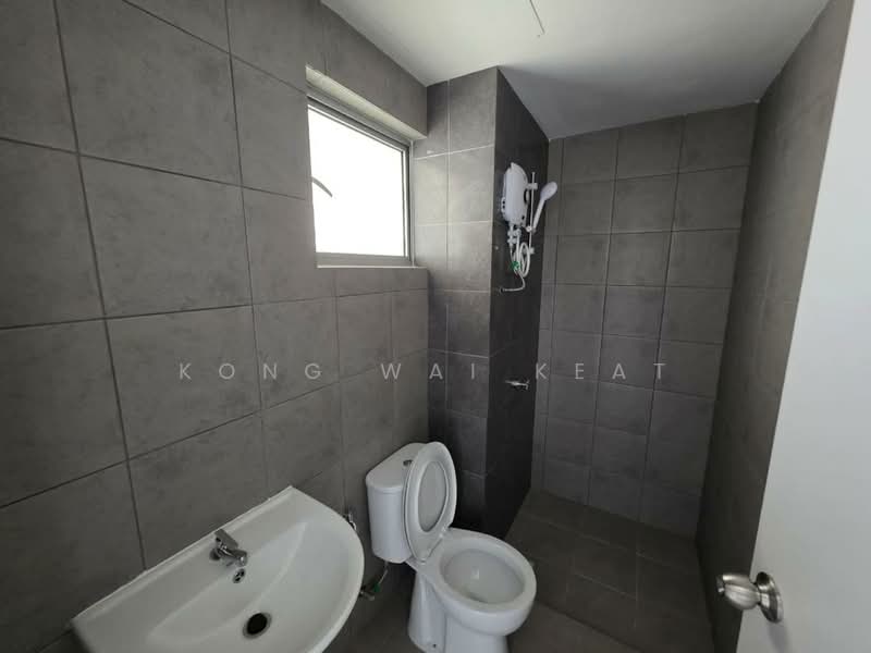 Condominium for Rent at Residensi Sateria - Kong Wai Keat - Bathroom - PropertyGuru.com.my