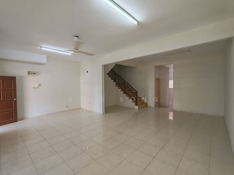 2-storey Terraced House for Sale in Taman Semabok Permai (Semabok) - King Song - Living Room - PropertyGuru.com.my