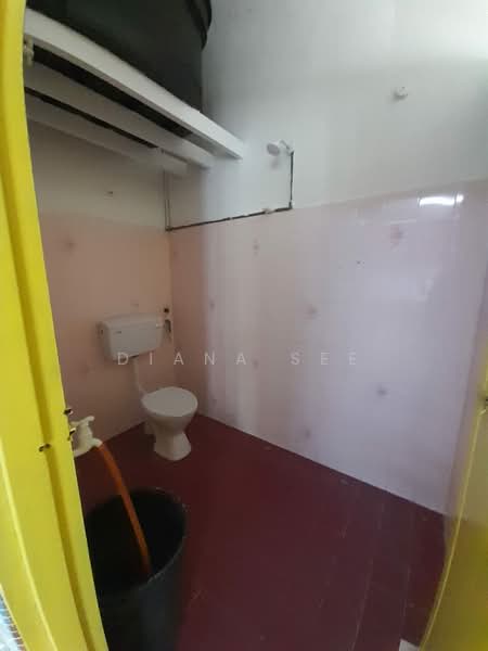 1-storey Terraced House for Sale in Port Klang (Pelabuhan Klang) (Selangor) - Diana See - Bathroom - PropertyGuru.com.my