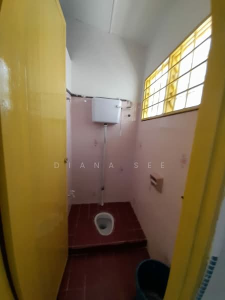 1-storey Terraced House for Sale in Port Klang (Pelabuhan Klang) (Selangor) - Diana See - Bathroom - PropertyGuru.com.my
