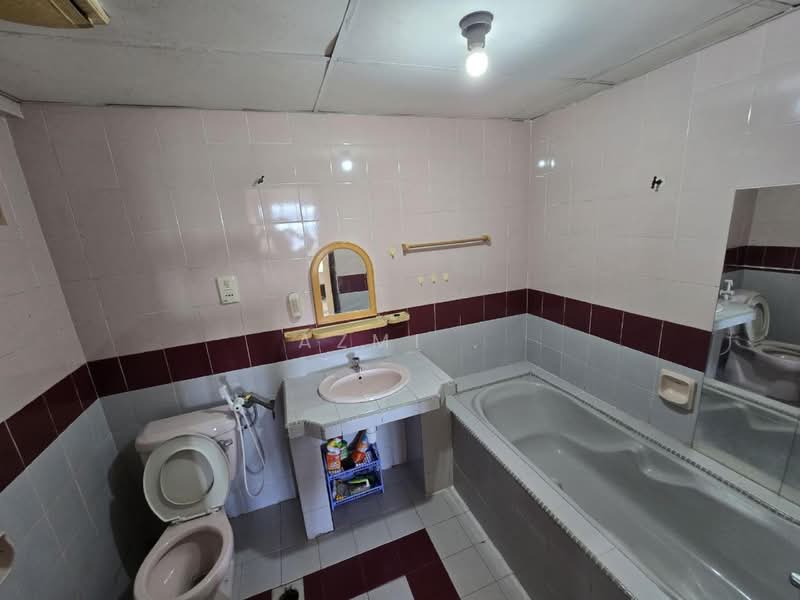 Condominium for Sale at Sri Alam Condominium - Azmi . - Bathroom - PropertyGuru.com.my