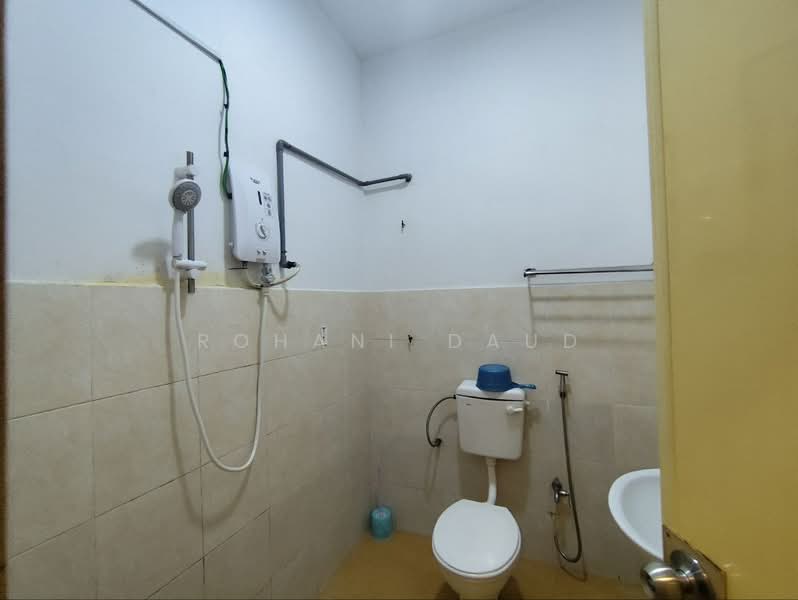 Rumah Teres 1 Tingkat untuk Dijual di Taman Indah Klia (Sepang) - Rohani Daud - Bathroom - PropertyGuru.com.my