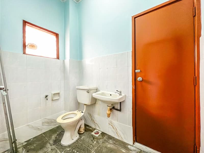 Rumah Teres 2 Tingkat untuk Dijual di Taman Desa Mewah (Semenyih) - Nurashekin . - Bathroom - PropertyGuru.com.my