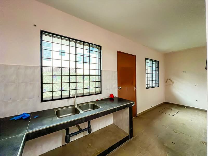 Rumah Teres 2 Tingkat untuk Dijual di Taman Desa Mewah (Semenyih) - Nurashekin . - Kitchen - PropertyGuru.com.my