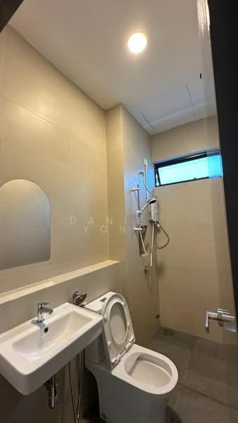 Cluster House for Sale in Austin Crest (Johor Bahru) - Daniel Yong - Bathroom - PropertyGuru.com.my