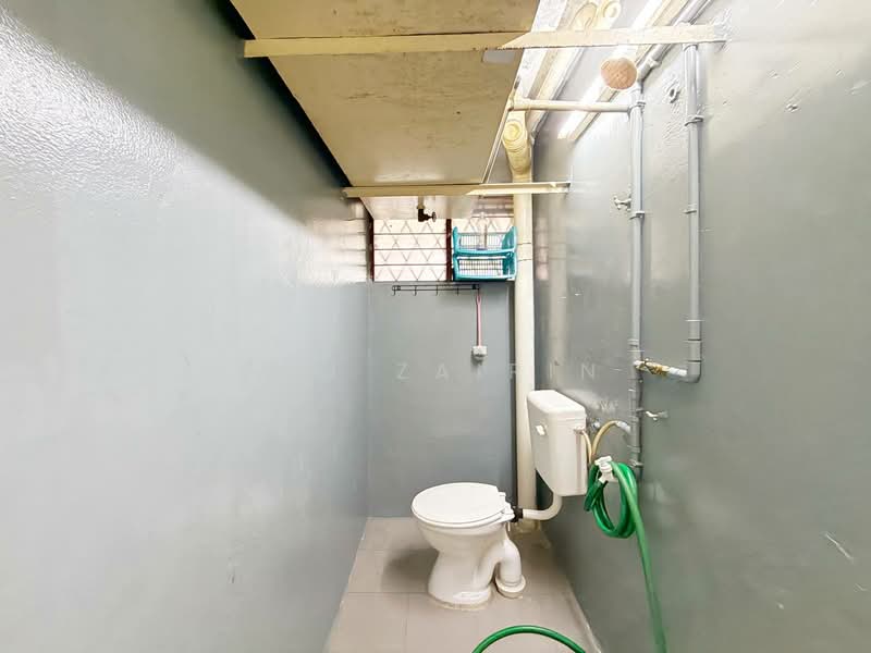 Rumah Flat untuk Dijual di Flat Pandan Indah 3/3 - M.J Zairin - Bathroom - PropertyGuru.com.my