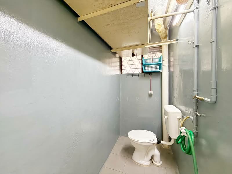 Rumah Flat untuk Dijual di Flat Pandan Indah 3/3 - M.J Zairin - Bathroom - PropertyGuru.com.my