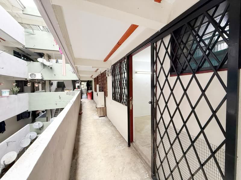 Rumah Flat untuk Dijual di Flat Pandan Indah 3/3 - M.J Zairin - Corridor - PropertyGuru.com.my
