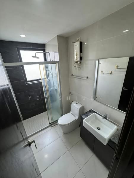 Condominium for Rent at Bay Point @ Country Garden Danga Bay - Yee Shiuen - Bathroom - PropertyGuru.com.my