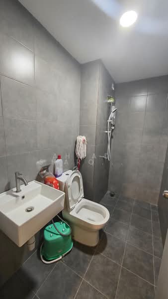 Kondominium untuk Disewa di Residensi Desa Satumas - Ahmad Sharqawwi Abdul Kapor - Bathroom - PropertyGuru.com.my
