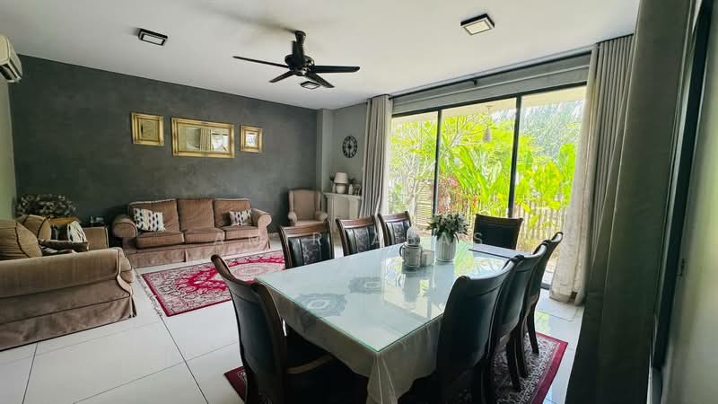 Rumah Teres 2 Tingkat untuk Dijual di Laman Glenmarie (Shah Alam) - Amir Abas - Living Room - PropertyGuru.com.my