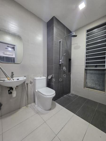 Service Residence for Sale at Cybersquare - Fong Qi Jing - Bathroom - PropertyGuru.com.my