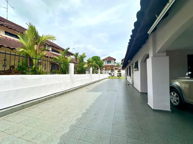 Bungalow for Sale in Bandar Putra (Kulai) - Shi Ting - Exterior - PropertyGuru.com.my