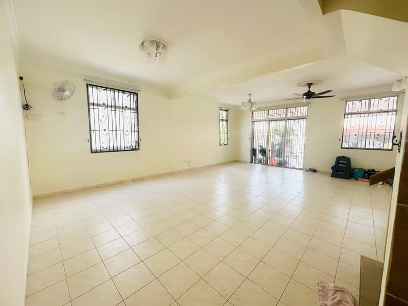 Rumah Teres 2 Tingkat untuk Dijual di Sepang (Selangor) - Tengku June Tengku Mamat - Living Room - PropertyGuru.com.my