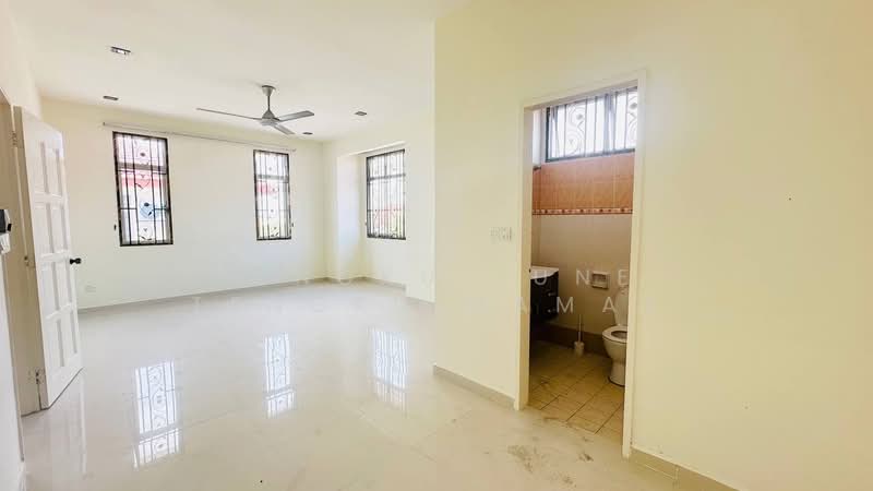 Rumah Teres 2 Tingkat untuk Dijual di Sepang (Selangor) - Tengku June Tengku Mamat - Living Room - PropertyGuru.com.my