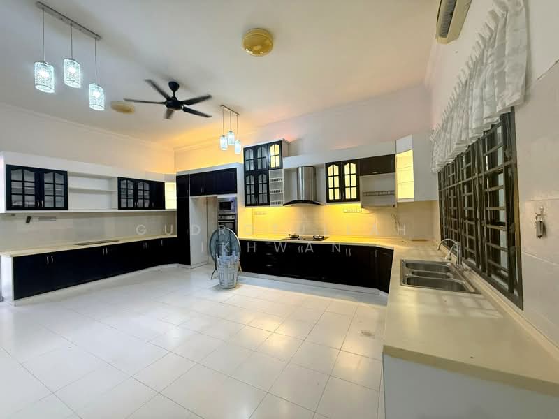 Semi-Detached House for Sale in Bandar Nusaputra (Puchong) - Gudrotullah Ikhwan - Kitchen - PropertyGuru.com.my