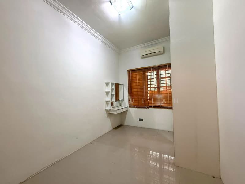 Semi-Detached House for Sale in Bandar Nusaputra (Puchong) - Gudrotullah Ikhwan - Bedroom - PropertyGuru.com.my
