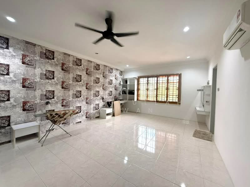 Semi-Detached House for Sale in Bandar Nusaputra (Puchong) - Gudrotullah Ikhwan - Living Room - PropertyGuru.com.my