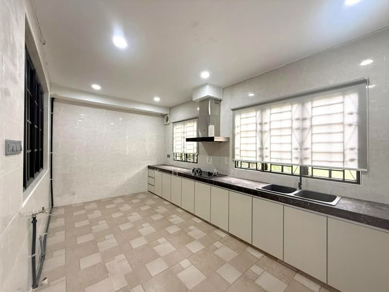 Semi-Detached House for Sale in Bandar Nusaputra (Puchong) - Gudrotullah Ikhwan - Kitchen - PropertyGuru.com.my