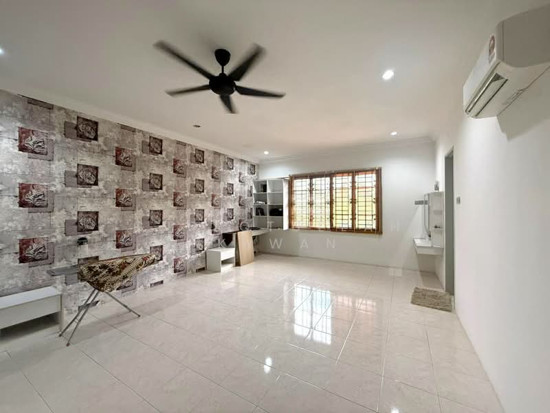 Semi-Detached House for Sale in Bandar Nusaputra (Puchong) - Gudrotullah Ikhwan - Living Room - PropertyGuru.com.my