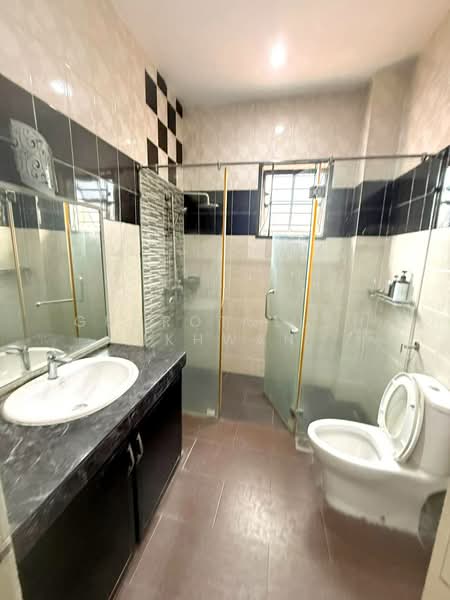Semi-Detached House for Sale in Bandar Nusaputra (Puchong) - Gudrotullah Ikhwan - Bathroom - PropertyGuru.com.my