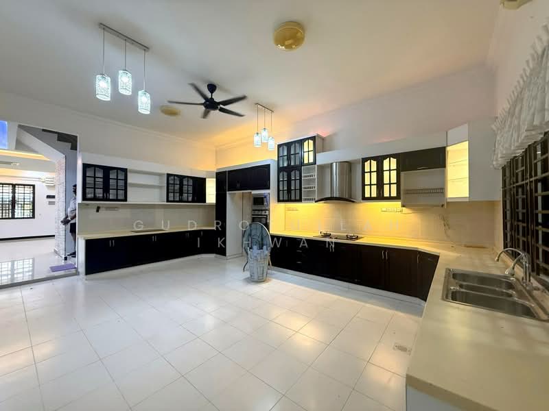 Semi-Detached House for Sale in Bandar Nusaputra (Puchong) - Gudrotullah Ikhwan - Kitchen - PropertyGuru.com.my