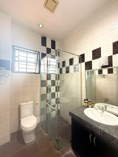 Semi-Detached House for Sale in Bandar Nusaputra (Puchong) - Gudrotullah Ikhwan - Bathroom - PropertyGuru.com.my