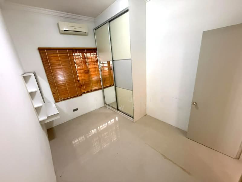 Semi-Detached House for Sale in Bandar Nusaputra (Puchong) - Gudrotullah Ikhwan - Bedroom - PropertyGuru.com.my