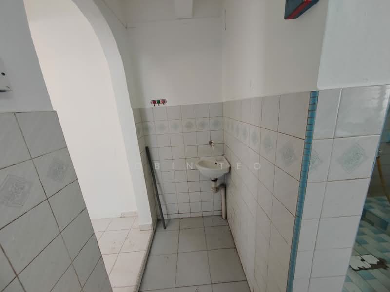 Rumah Teres 2 Tingkat untuk Dijual di Taman Muhibbah (Kulai) - Robin Teo - Bathroom - PropertyGuru.com.my