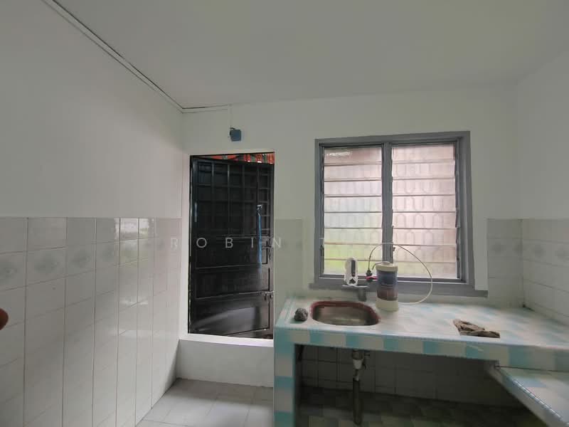 Rumah Teres 2 Tingkat untuk Dijual di Taman Muhibbah (Kulai) - Robin Teo - Kitchen - PropertyGuru.com.my