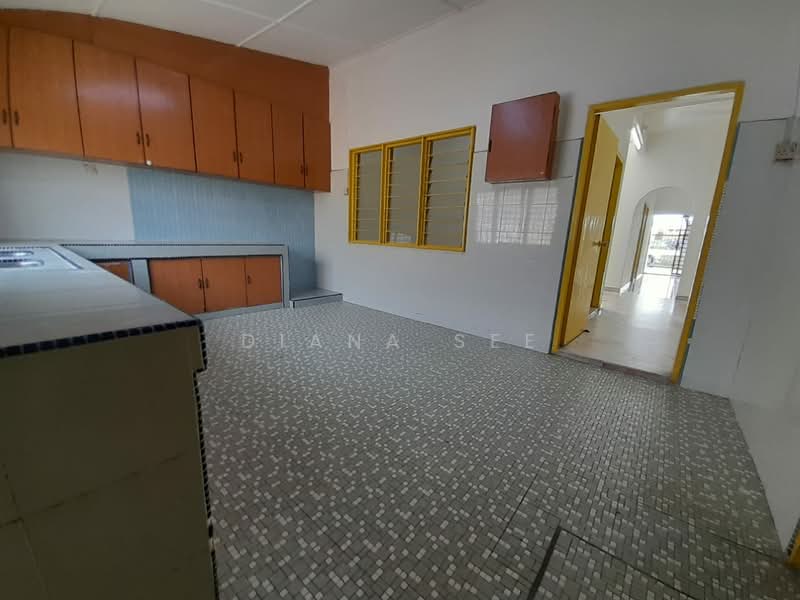 1-storey Terraced House for Sale in Port Klang (Pelabuhan Klang) (Selangor) - Diana See - Kitchen - PropertyGuru.com.my