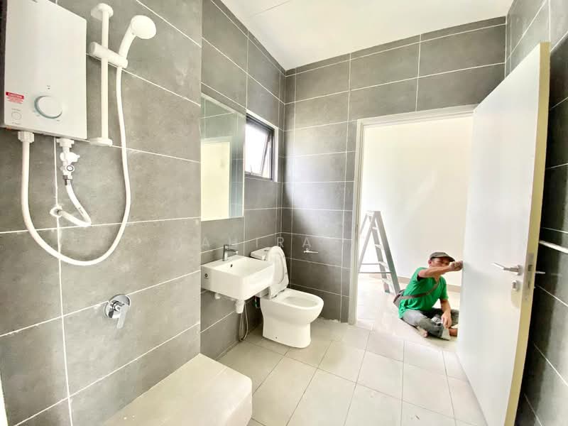 Semi-Detached House for Sale in Cyber 10 (Cyberjaya) - Mahirah . - Bathroom - PropertyGuru.com.my